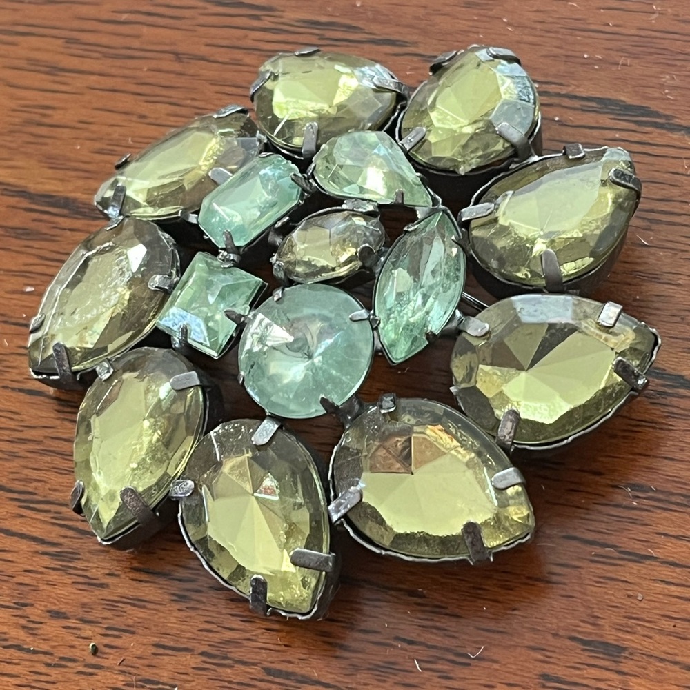 Retro Style Green Rhinestone Circular Brooch